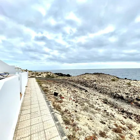 With Sea Views, Wifi, Direct Access To The Beach In Βίλα *