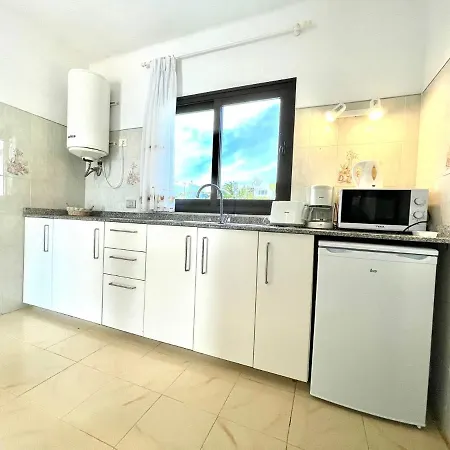 With Sea Views, Wifi, Direct Access To The Beach In * تشاركو ديل بالو