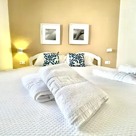 With Sea Views, Wifi, Direct Access To The Beach In
