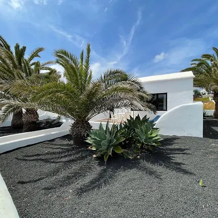 With Sea Views, Wifi, Direct Access To The Beach In *