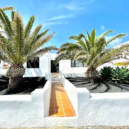 With Sea Views, Wifi, Direct Access To The Beach In