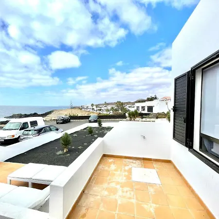 With Sea Views, Wifi, Direct Access To The Beach In וילה